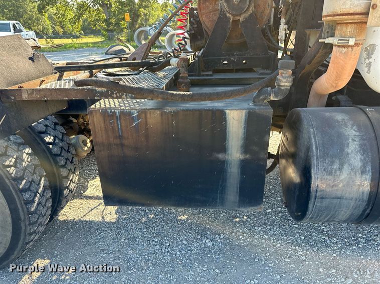 image for item OG9169 1985 Mack R686ST  semi truck