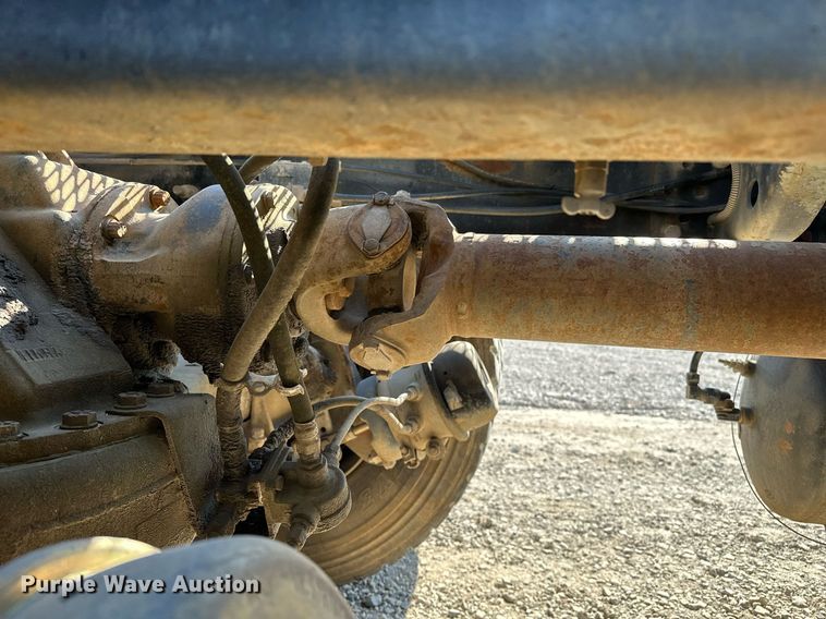 image for item OG9169 1985 Mack R686ST  semi truck