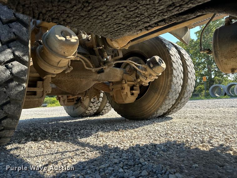 image for item OG9169 1985 Mack R686ST  semi truck