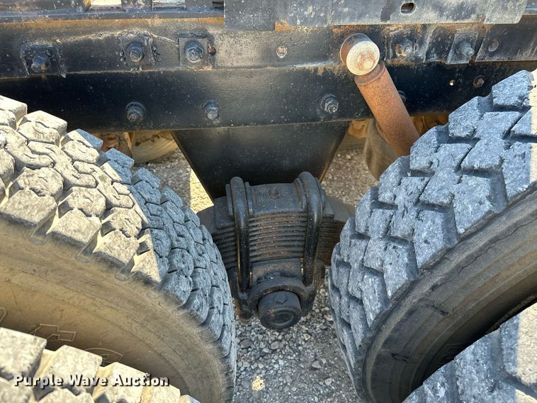 image for item OG9169 1985 Mack R686ST  semi truck