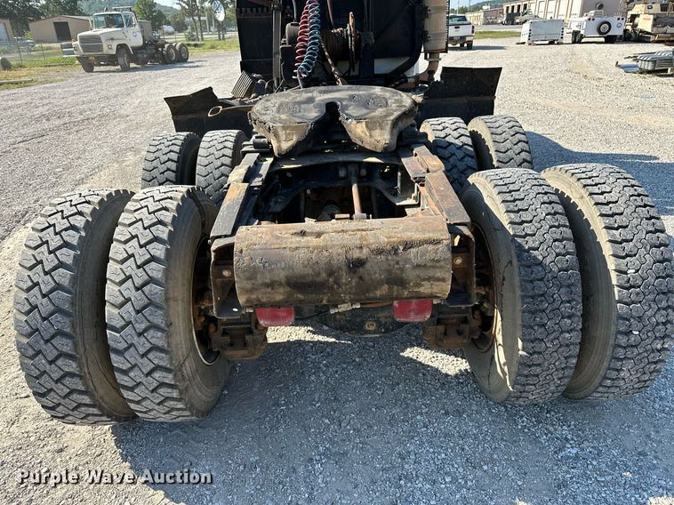 image for item OG9169 1985 Mack R686ST  semi truck