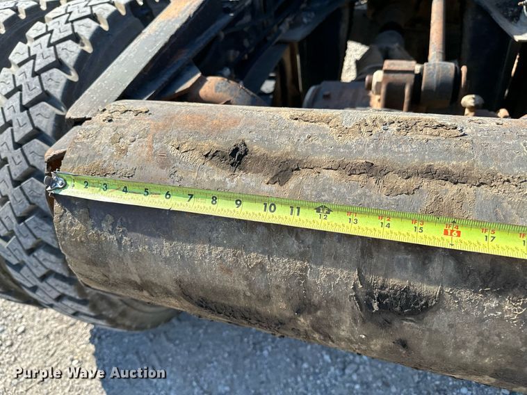 image for item OG9169 1985 Mack R686ST  semi truck