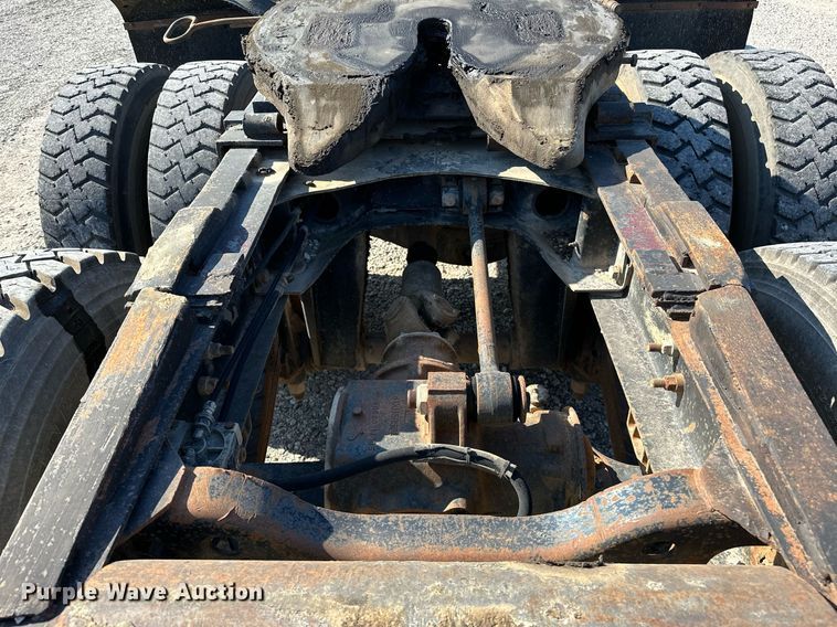 image for item OG9169 1985 Mack R686ST  semi truck