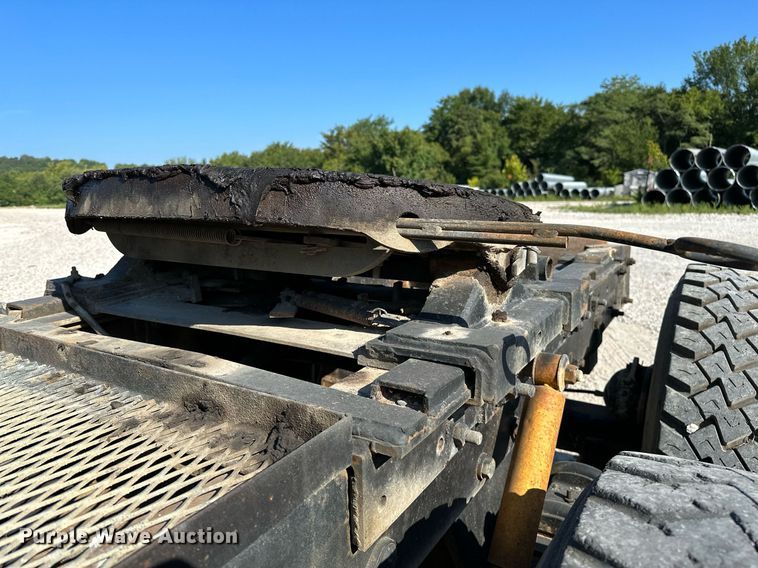 image for item OG9169 1985 Mack R686ST  semi truck