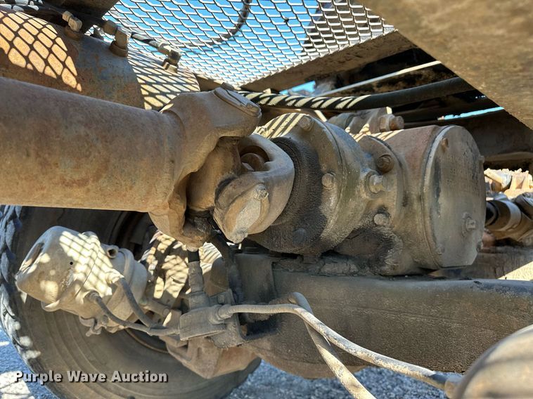 image for item OG9169 1985 Mack R686ST  semi truck