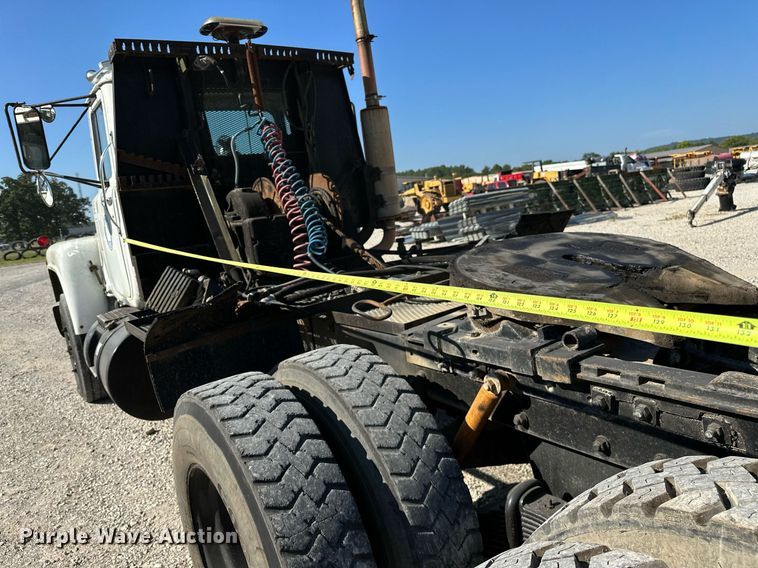 image for item OG9169 1985 Mack R686ST  semi truck