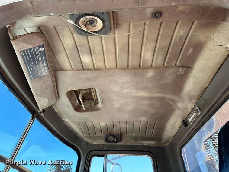 image for item OG9169 1985 Mack R686ST  semi truck