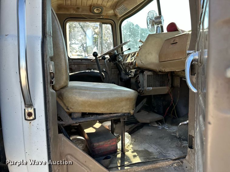 image for item OG9169 1985 Mack R686ST  semi truck