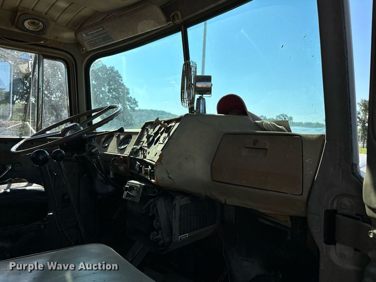 image for item OG9169 1985 Mack R686ST  semi truck