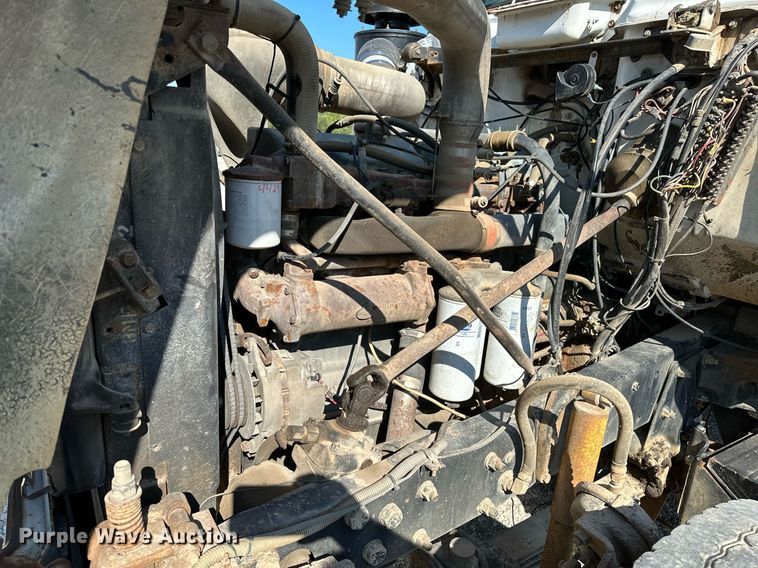 image for item OG9169 1985 Mack R686ST  semi truck