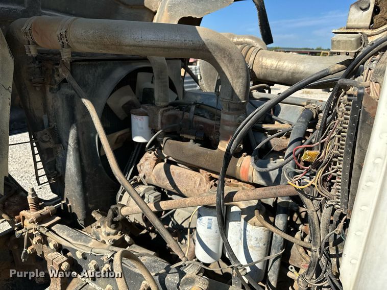 image for item OG9169 1985 Mack R686ST  semi truck