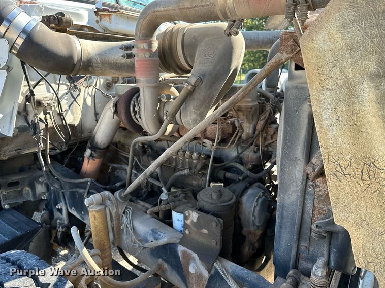 image for item OG9169 1985 Mack R686ST  semi truck