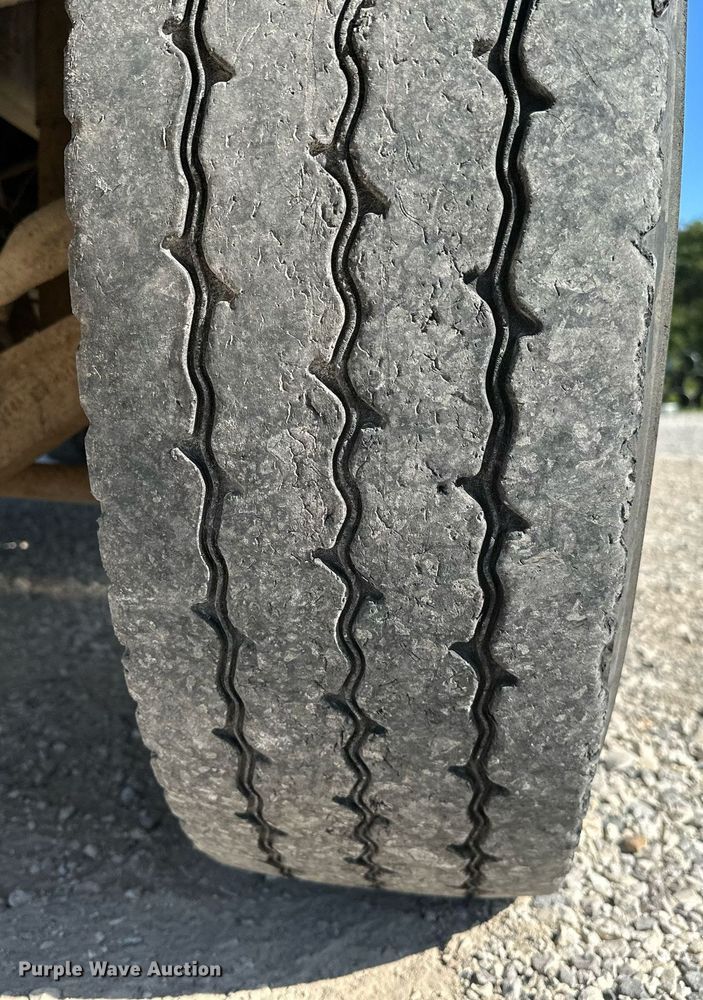 image for item OG9169 1985 Mack R686ST  semi truck