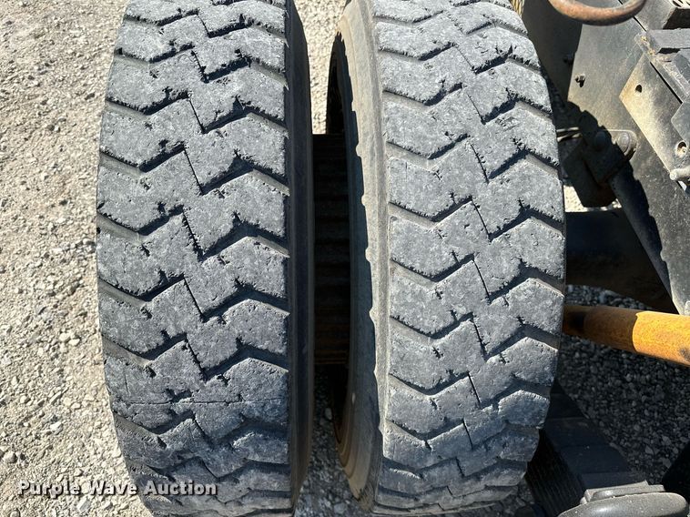 image for item OG9169 1985 Mack R686ST  semi truck