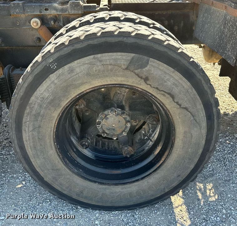 image for item OG9169 1985 Mack R686ST  semi truck