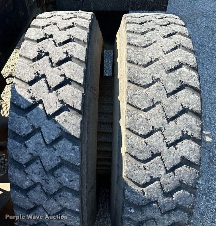 image for item OG9169 1985 Mack R686ST  semi truck