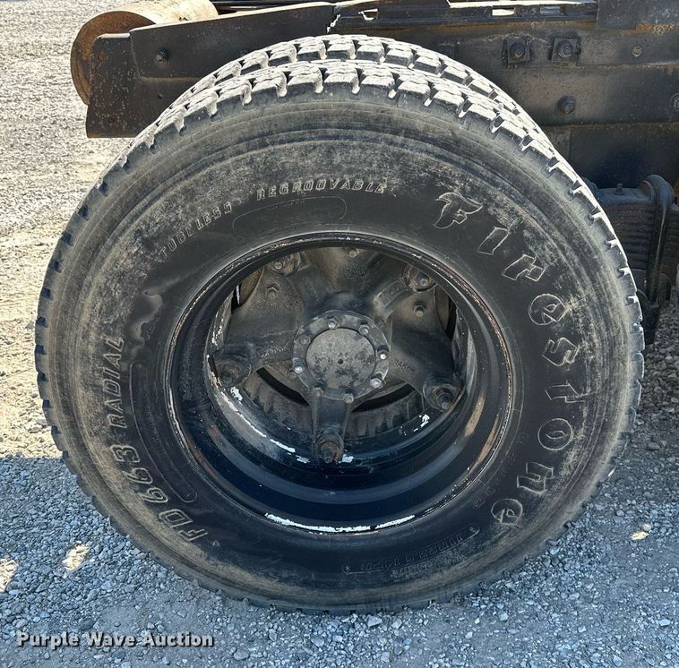 image for item OG9169 1985 Mack R686ST  semi truck