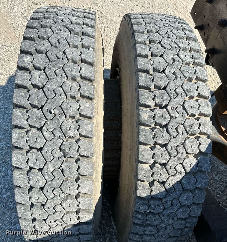 image for item OG9169 1985 Mack R686ST  semi truck