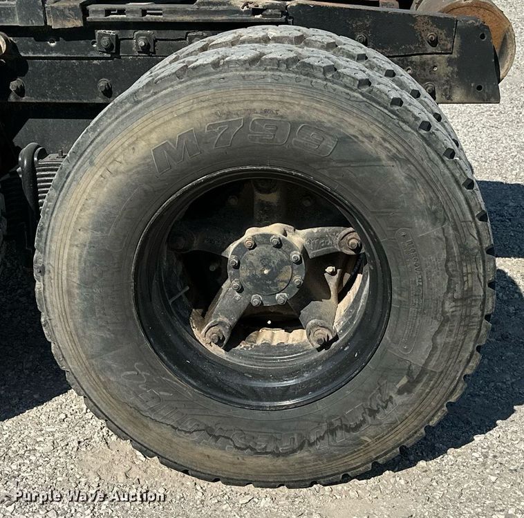 image for item OG9169 1985 Mack R686ST  semi truck