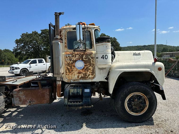 image for item OG9170 1980 Mack RD688S  semi truck