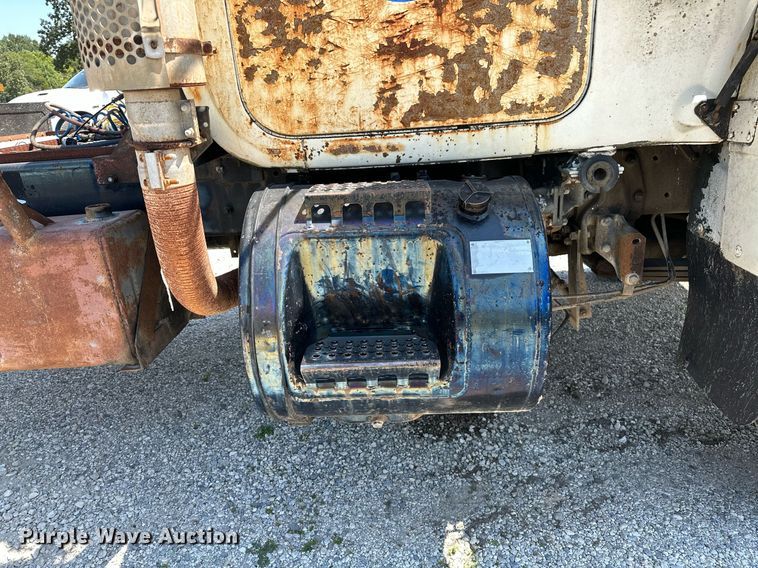 image for item OG9170 1980 Mack RD688S  semi truck