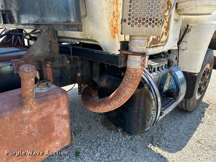 image for item OG9170 1980 Mack RD688S  semi truck