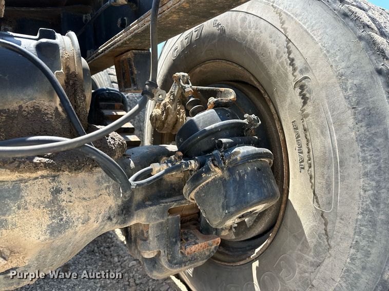 image for item OG9170 1980 Mack RD688S  semi truck