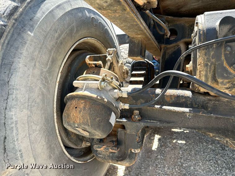 image for item OG9170 1980 Mack RD688S  semi truck