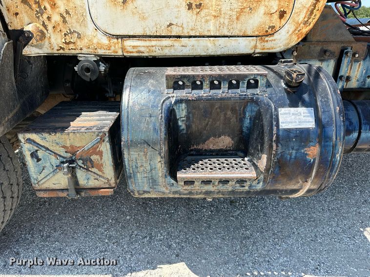 image for item OG9170 1980 Mack RD688S  semi truck