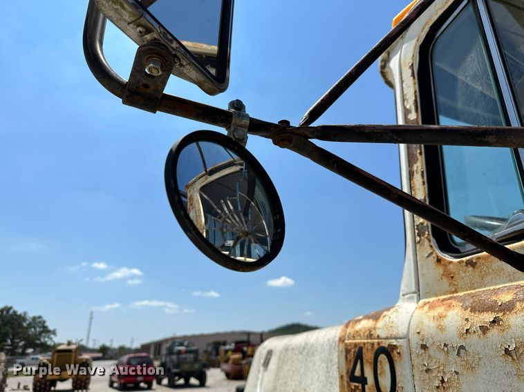 image for item OG9170 1980 Mack RD688S  semi truck