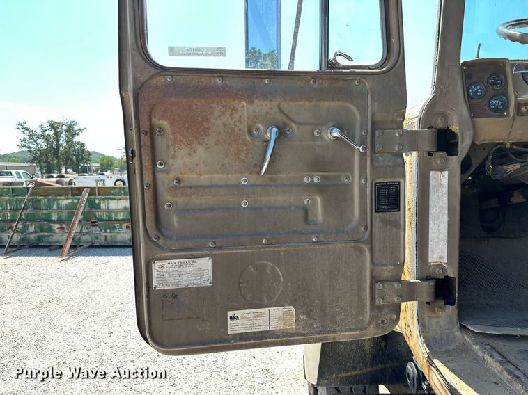 image for item OG9170 1980 Mack RD688S  semi truck