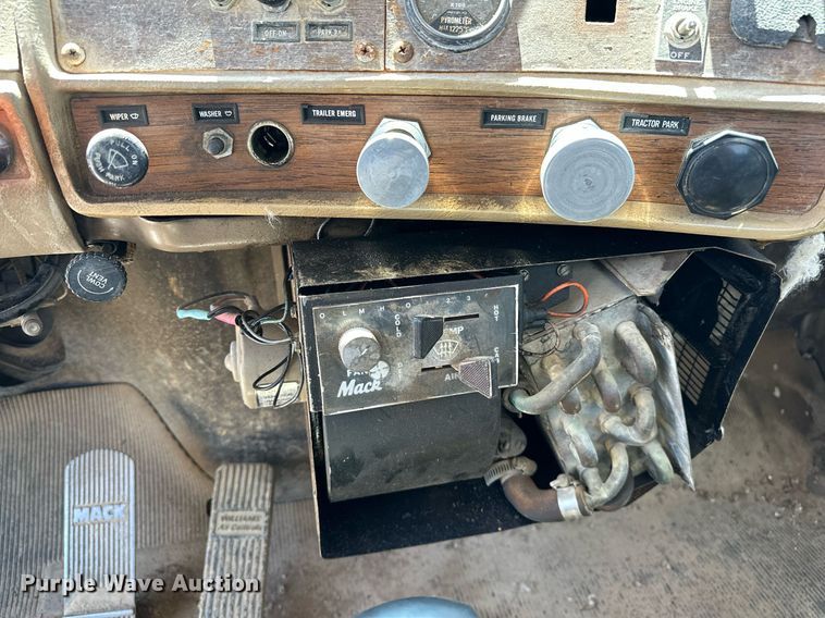 image for item OG9170 1980 Mack RD688S  semi truck