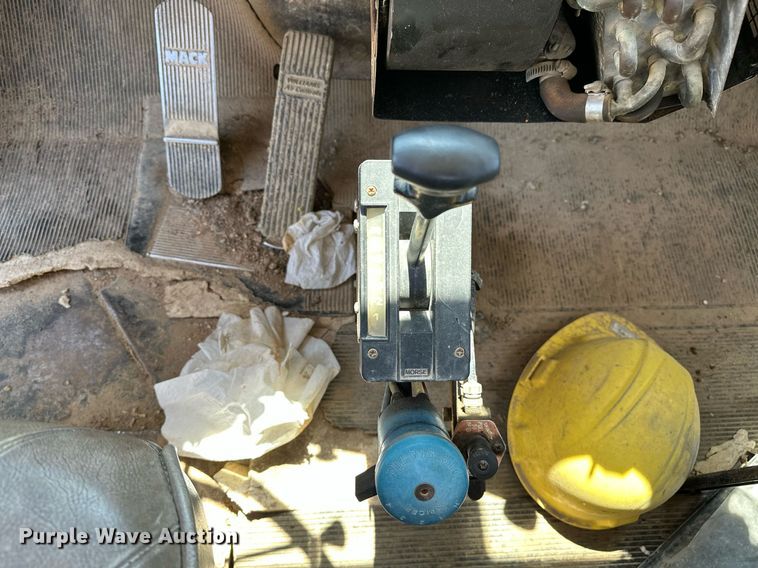 image for item OG9170 1980 Mack RD688S  semi truck