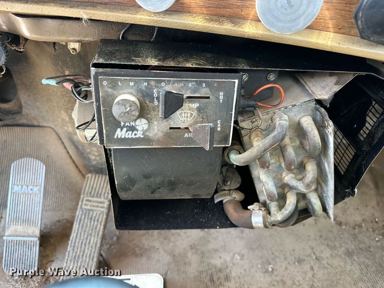 image for item OG9170 1980 Mack RD688S  semi truck