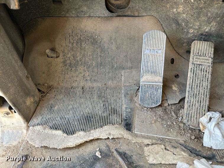 image for item OG9170 1980 Mack RD688S  semi truck