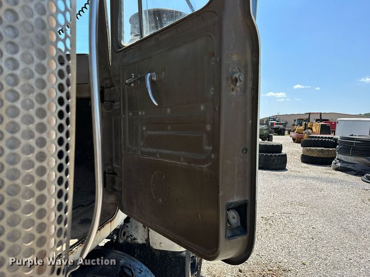 image for item OG9170 1980 Mack RD688S  semi truck