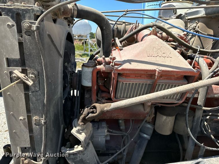 image for item OG9170 1980 Mack RD688S  semi truck