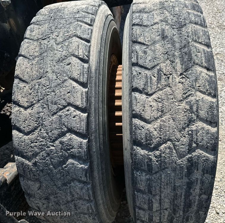 image for item OG9170 1980 Mack RD688S  semi truck