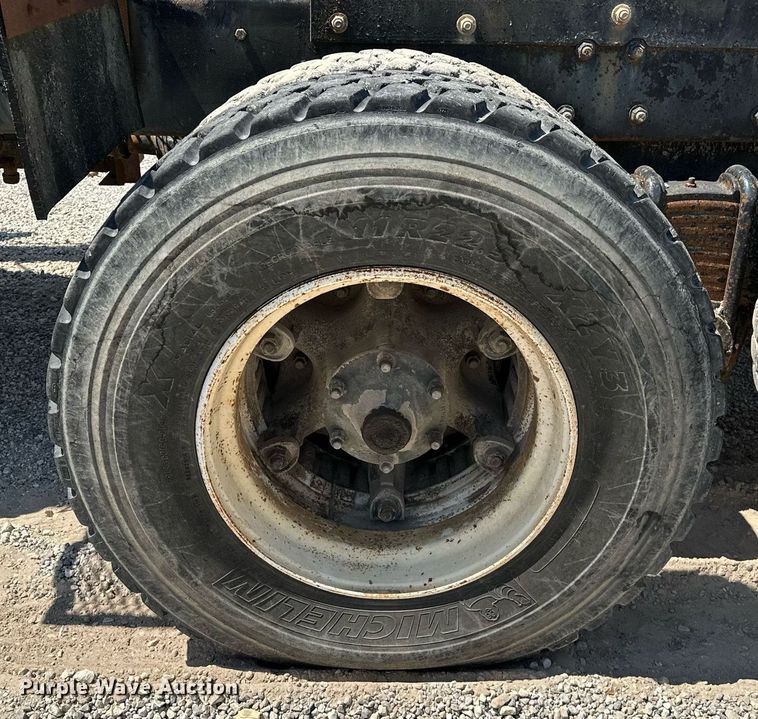 image for item OG9170 1980 Mack RD688S  semi truck