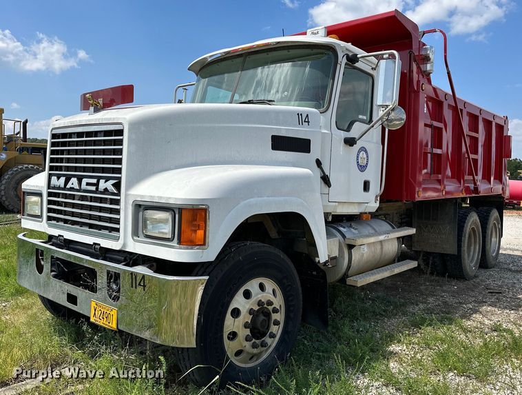 image for item OG9174 2007 Mack  CHN613 dump truck