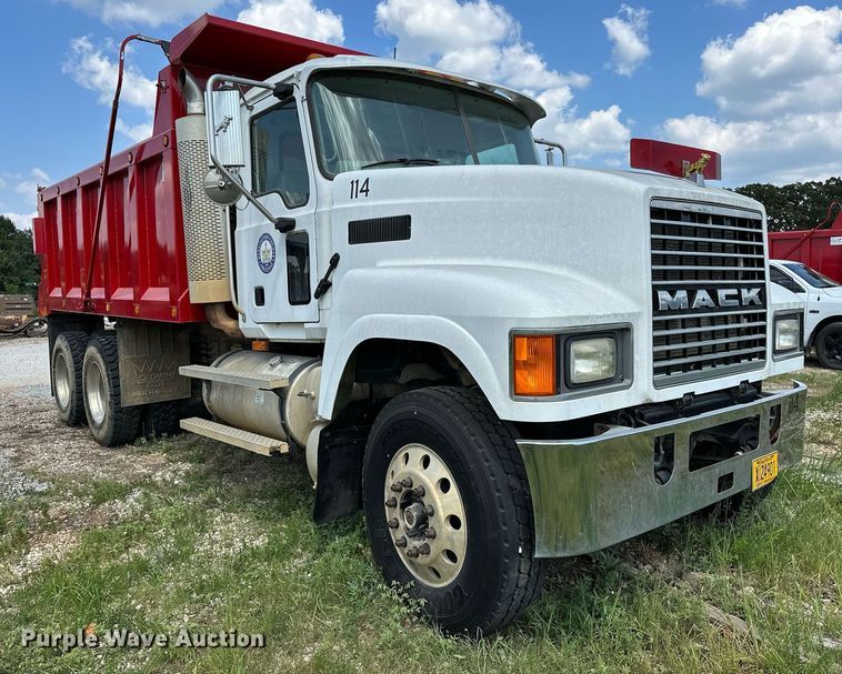 image for item OG9174 2007 Mack  CHN613 dump truck