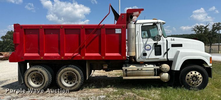 image for item OG9174 2007 Mack  CHN613 dump truck