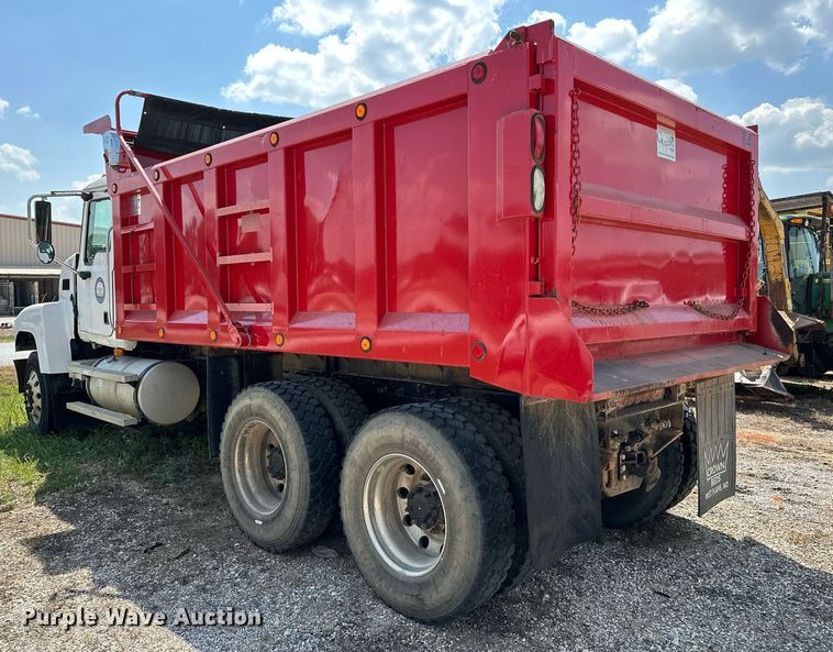 image for item OG9174 2007 Mack  CHN613 dump truck