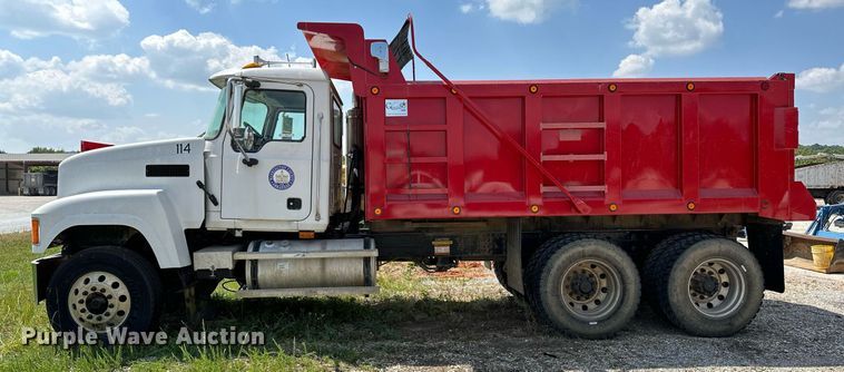 image for item OG9174 2007 Mack  CHN613 dump truck