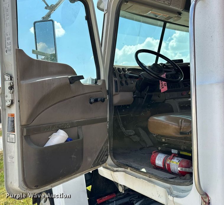 image for item OG9174 2007 Mack  CHN613 dump truck