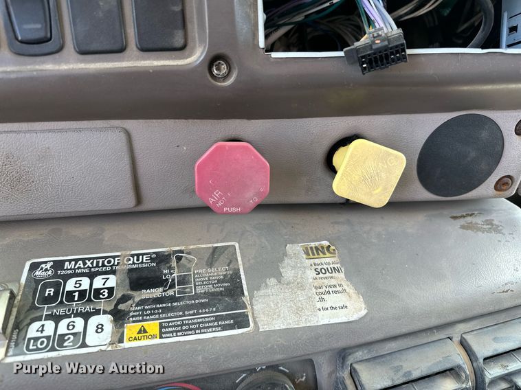 image for item OG9174 2007 Mack  CHN613 dump truck