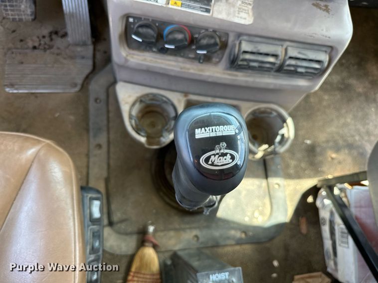 image for item OG9174 2007 Mack  CHN613 dump truck