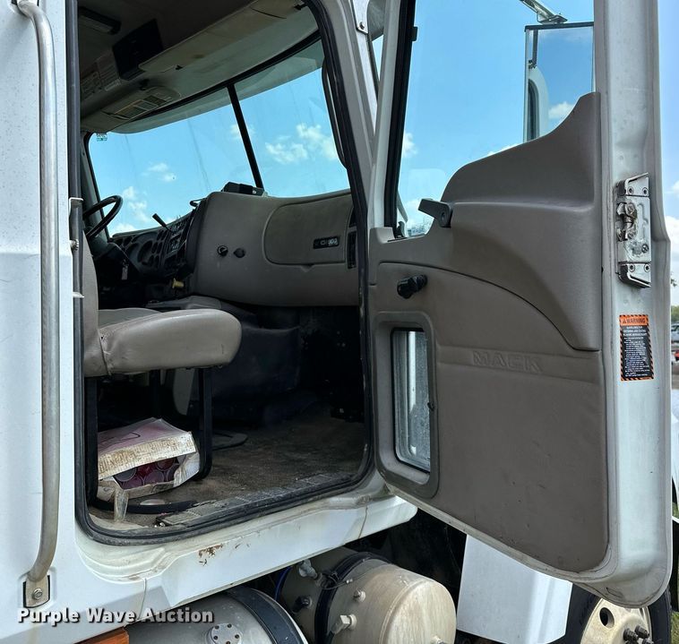 image for item OG9174 2007 Mack  CHN613 dump truck