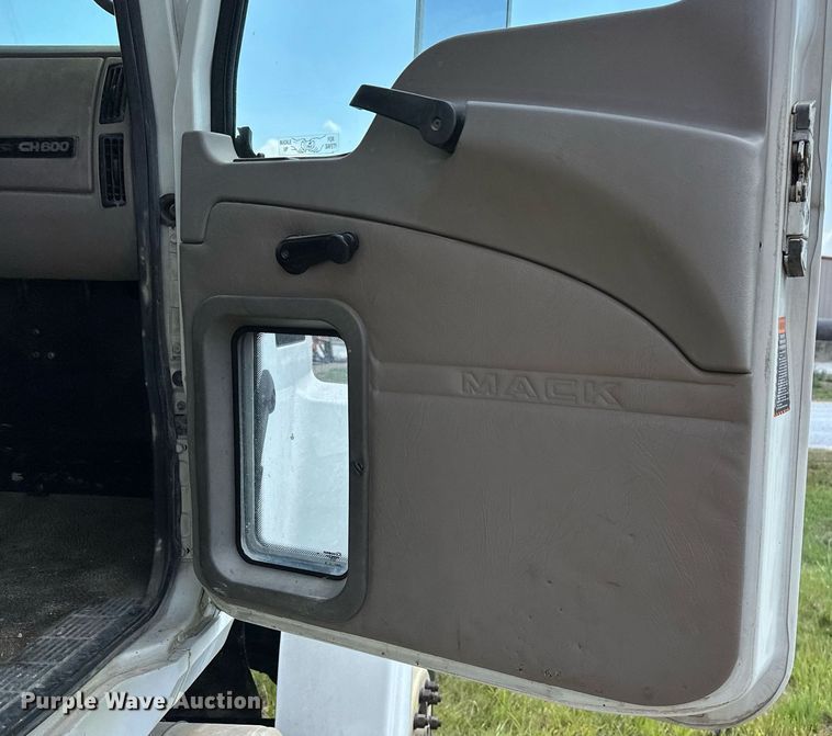 image for item OG9174 2007 Mack  CHN613 dump truck