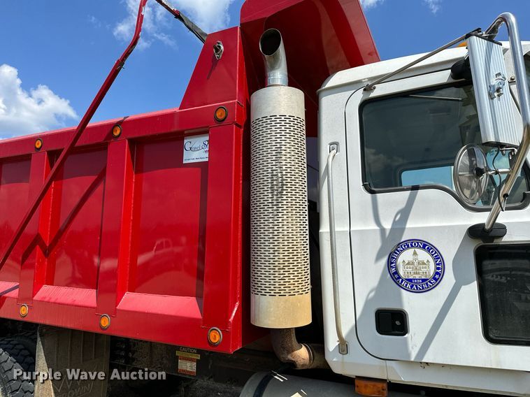 image for item OG9174 2007 Mack  CHN613 dump truck